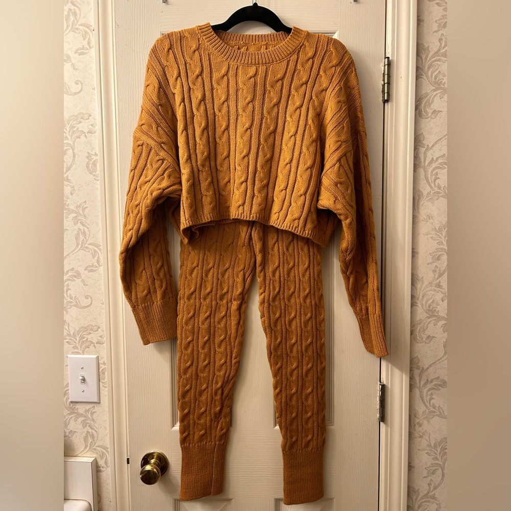 NWOT boutique chunky knit set size L fits smaller Med
